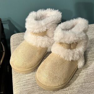 Size 5 Toddler Boots (from Amazon). BNNU
